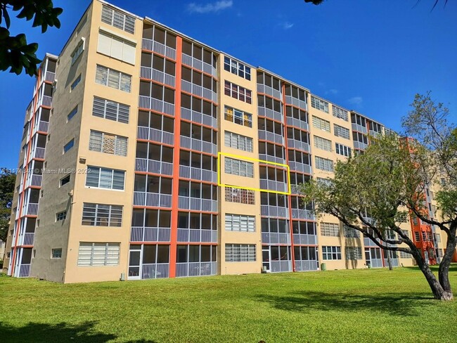Building Photo - 1750 NE 191st St