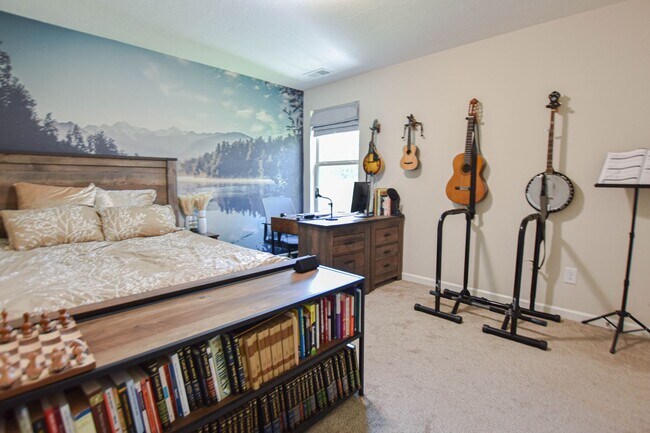 Building Photo - Pet Friendly Three Bedroom in Pleasant View!