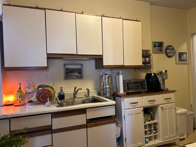 Building Photo - 2039 Commonwealth Ave