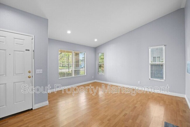 Building Photo - 31654 Granville Dr