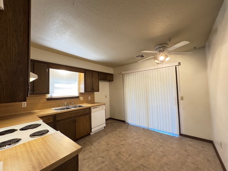Building Photo - 4244 Wembleton Cir