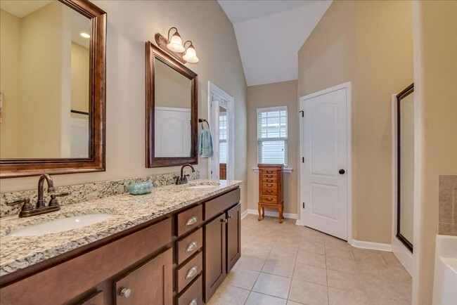 Building Photo - Grovetown Beautiful House
