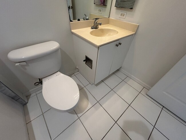 Building Photo - Spacious 3/2  in gated community off Colon...
