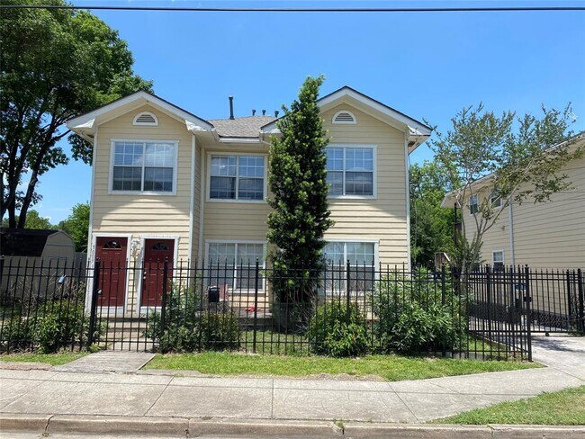 Primary Photo - 5009 Polk St