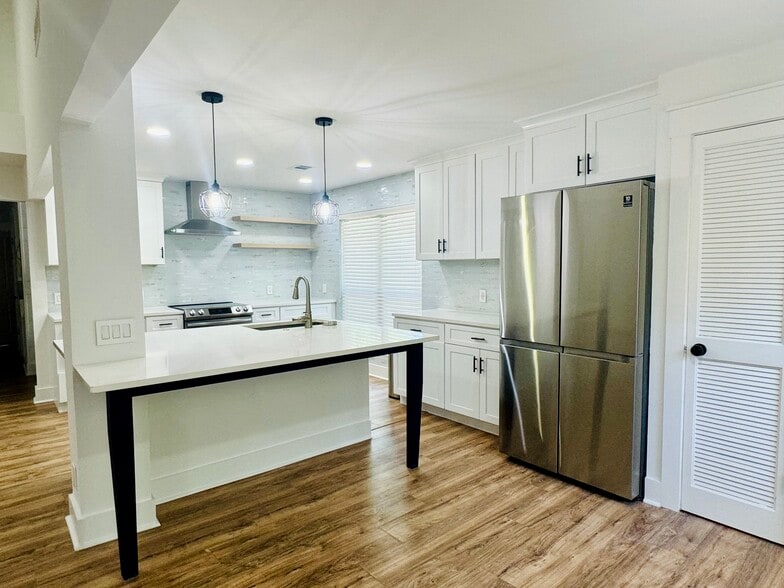 Building Photo - 1904 Variations Dr NE