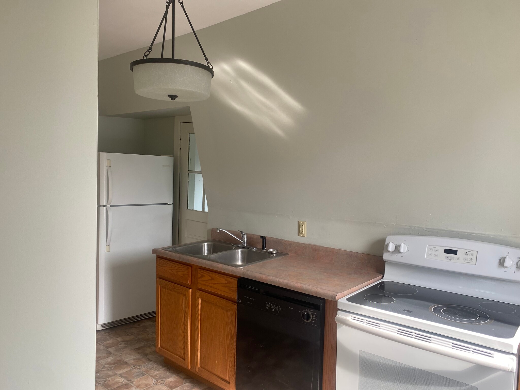 Building Photo - 1108 W 4th St