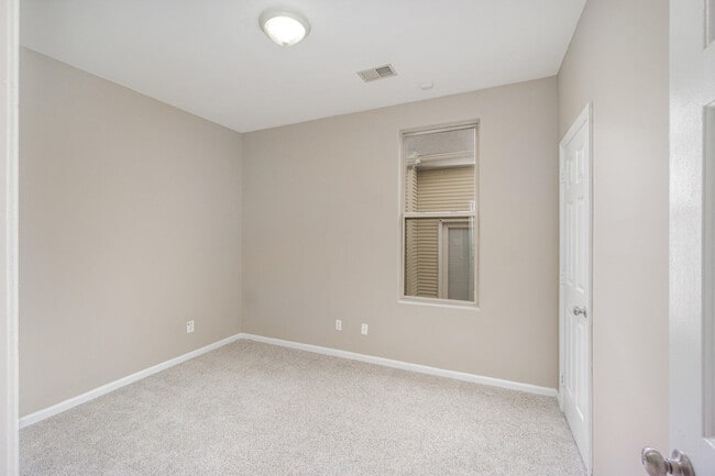 Building Photo - 741 Whispering Brook Trce