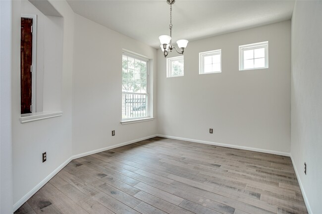 Building Photo - 5818 Pebble Bank Ln