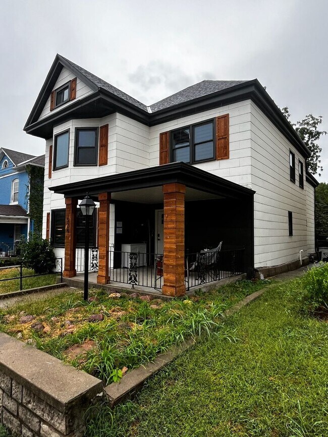 Building Photo - Pendleton Heights 4BR—Updated Historic Cha...