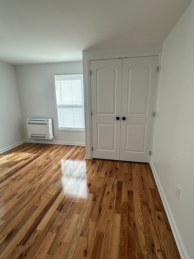 Building Photo - 15 Church St