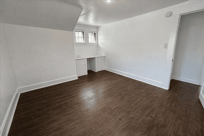 Building Photo - 1106 Burr St