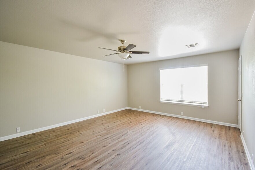 Building Photo - 10943 Palomino Bluff