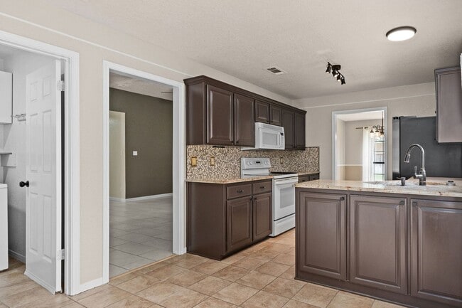 Building Photo - 5003 Joseph Dr