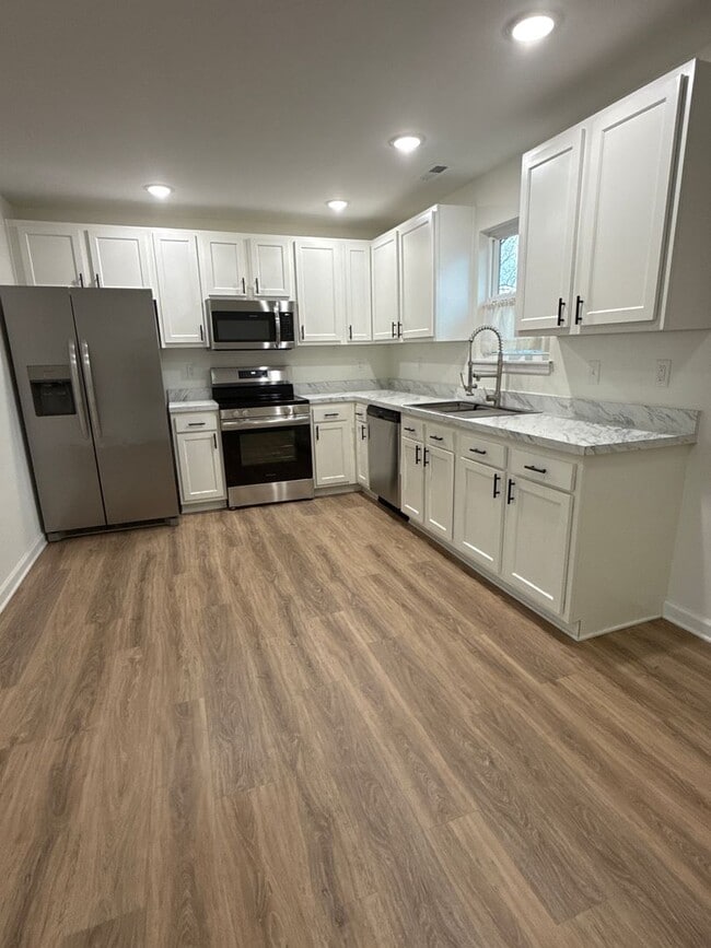 Building Photo - Beautiful ranch home