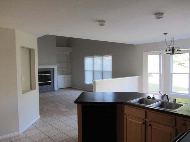 Building Photo - 537 Forest Hill Dr