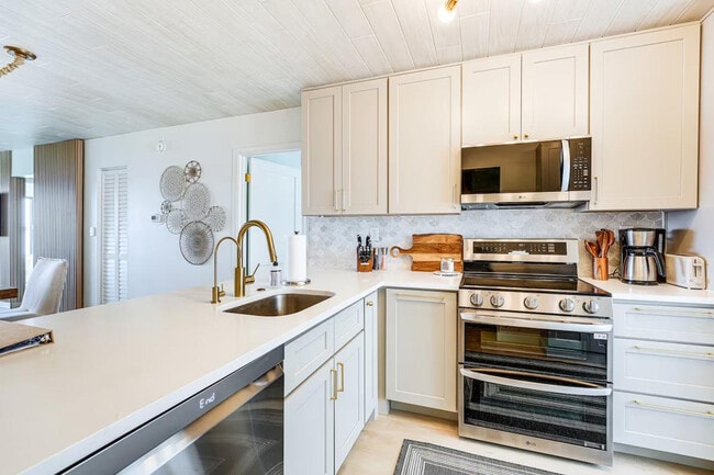 Building Photo - 6218 Palma Del Mar Blvd S