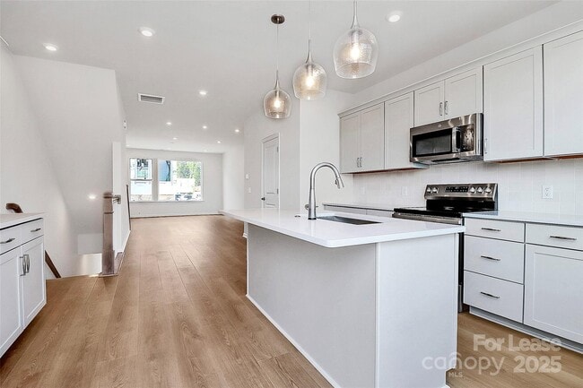 Building Photo - 5731 Castlerea Dr