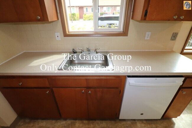 Building Photo - 581 Holmes Ln
