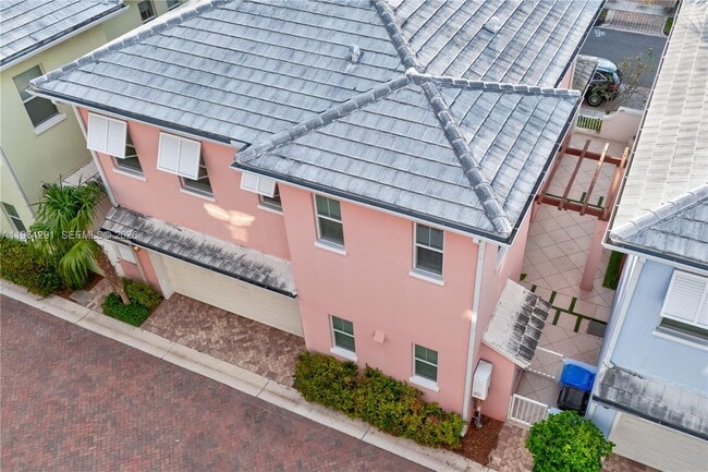 Building Photo - 912 NE 17th Way