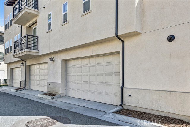 Building Photo - 5200 Beachside Ln