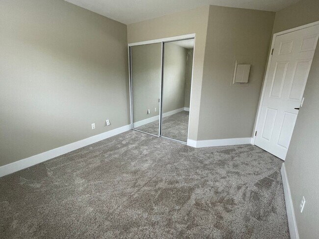 Building Photo - Del Mar Single Family Home- Just in Time for Summer!