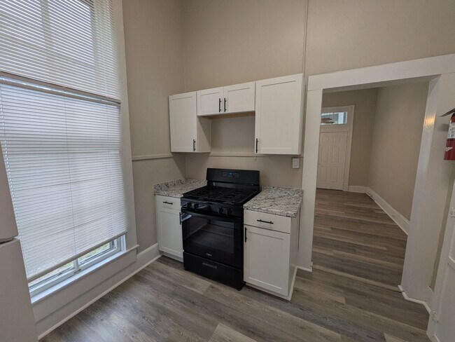 Building Photo - Government Hills 1 Bedroom close to The Pearl and Fort Sam Houston in the heart of San Antonio