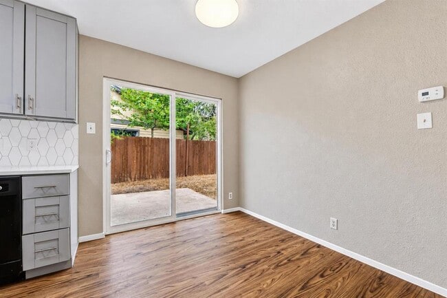 Building Photo - 8808 Pineridge Dr