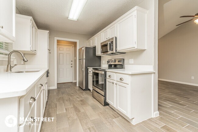 Building Photo - 6400 Avanti Dr