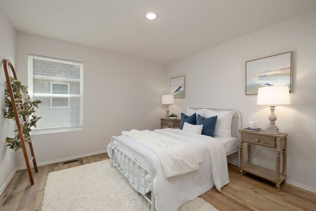 Building Photo - Newly built 3 bedroom duplex-Westbury Gardens!