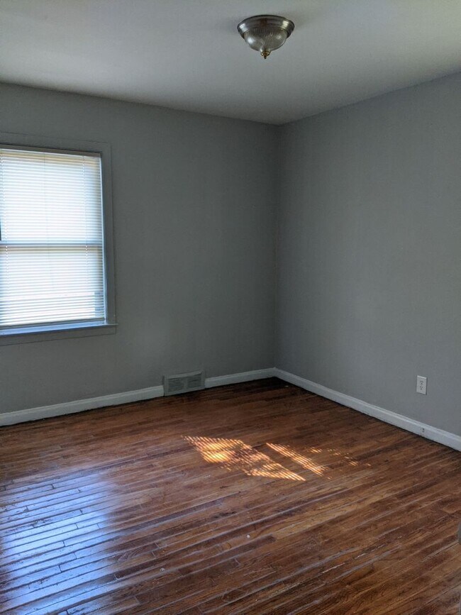 Building Photo - Charming 3-Bedroom Home and 1 Bath for Rent!