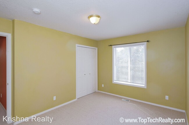 Building Photo - 4 br, 2.5 bath House - 5910 NW Snowlily Dr
