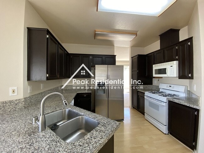 Building Photo - Charming 3 bd/2 ba Elk Grove Home!