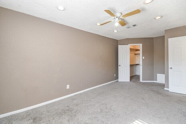 Building Photo - 2011 Spenwick Dr
