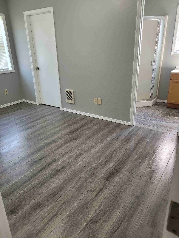 Building Photo - 1926 SW Reindeer Ave