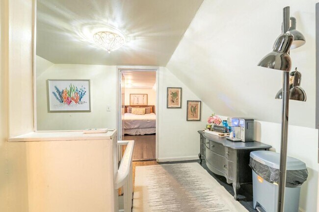 Building Photo - 714 E Jefferson St