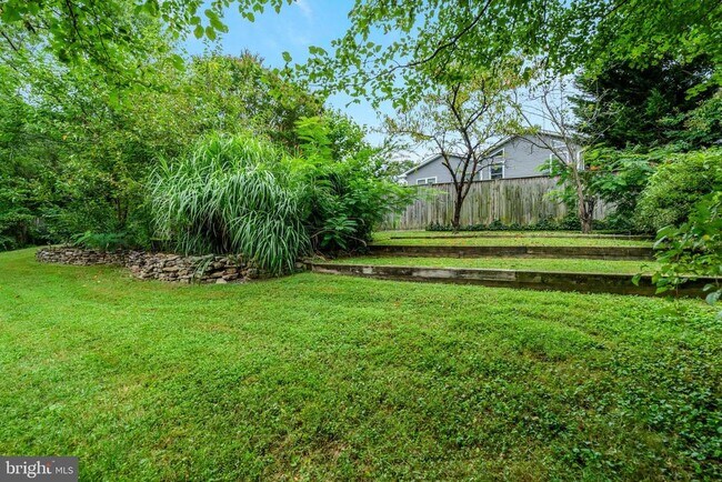 Building Photo - 4213 University Dr