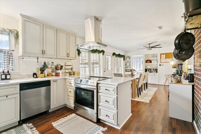 Building Photo - 18 S Greenfield Ave