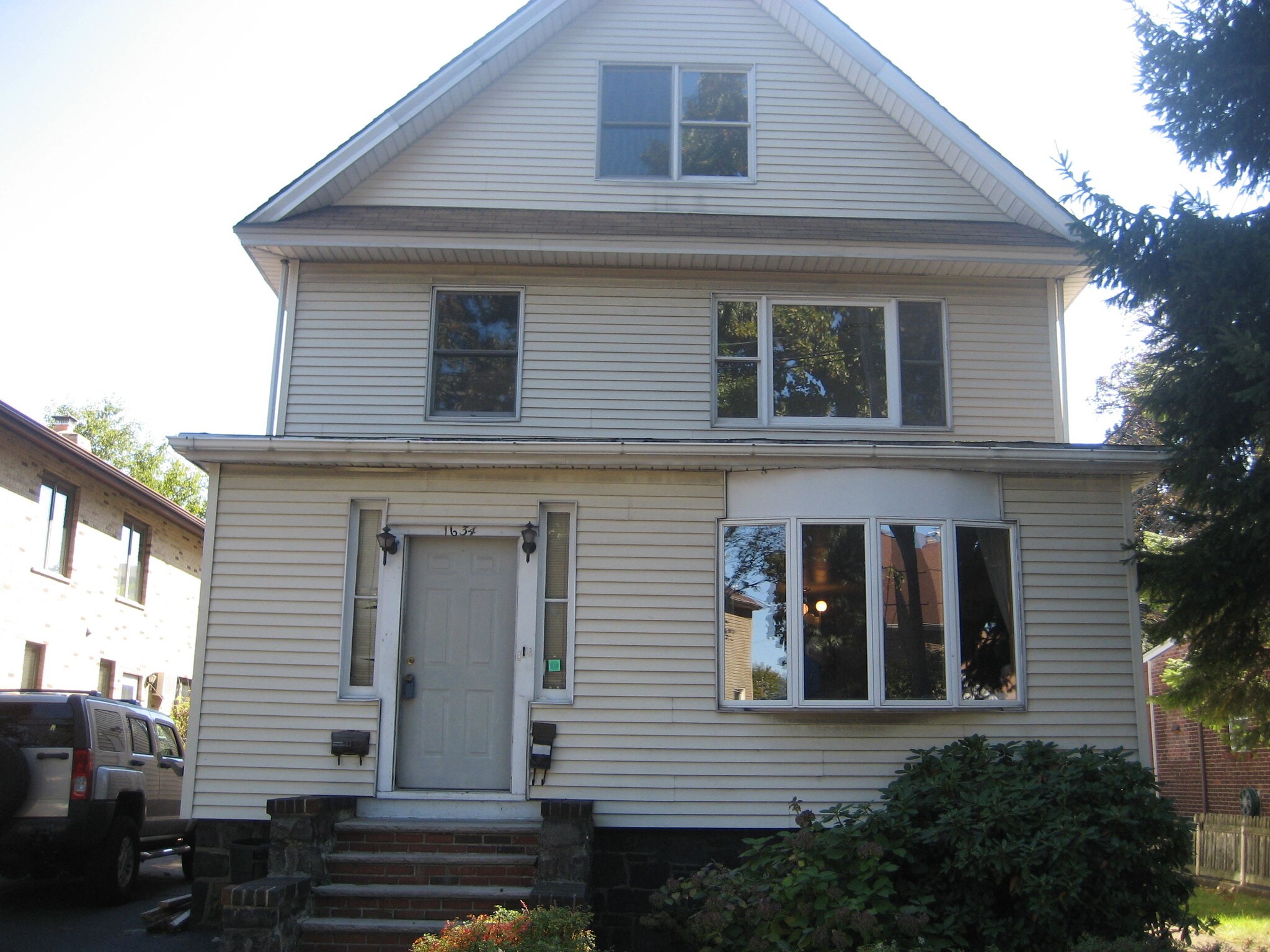 Building Photo - 1634 Maple St