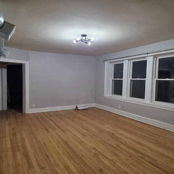 Building Photo - 6433 N Hamilton Ave