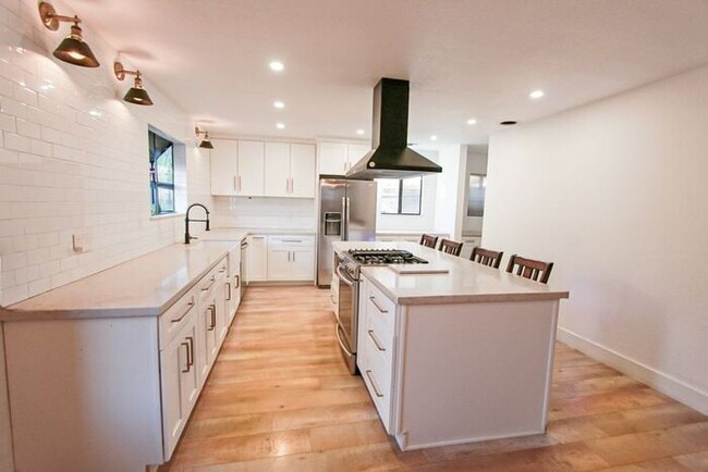 Building Photo - Modern 3 Bed Home for Rent in Riverside CA 92507 Garage Available