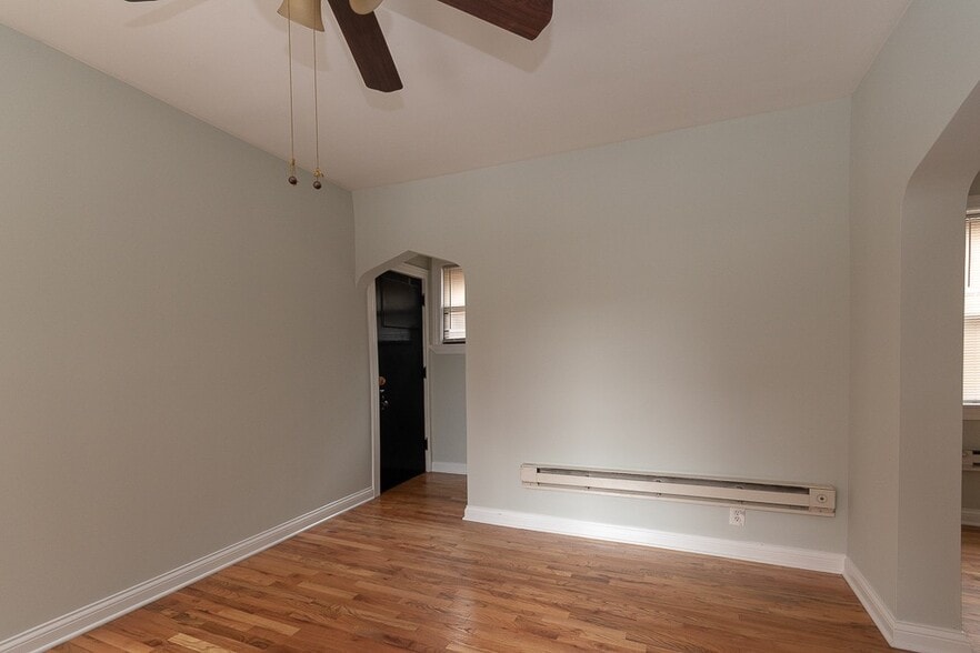Building Photo - 4329 N Wolcott Ave