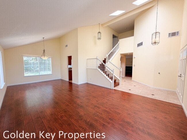 Building Photo - Move-in ready 4 bedroom / 3 bathroom home in Oceanside!