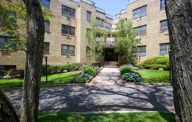 Building Photo - 5 Schenck Ave