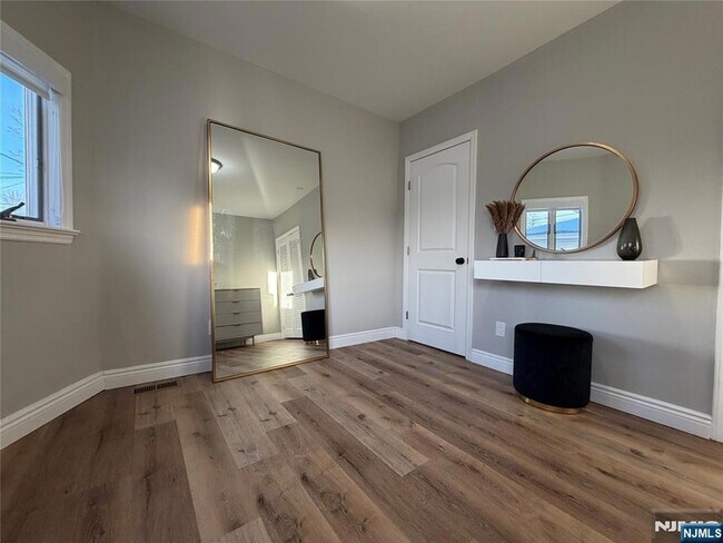 Building Photo - 200 Forest Ave