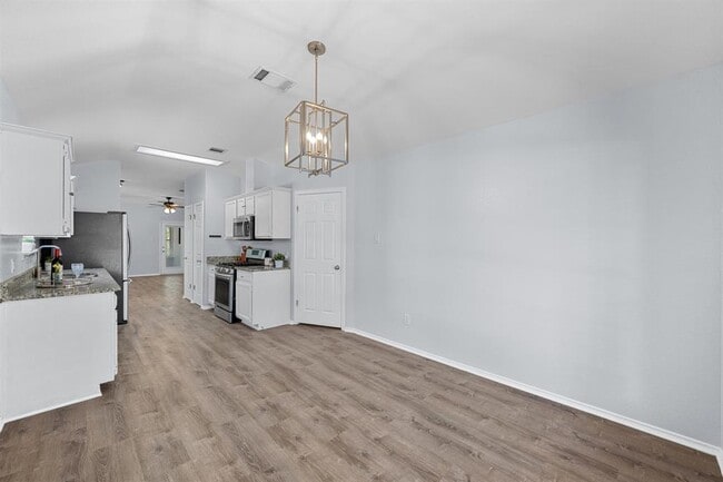 Building Photo - 17505 Bishopsgate Dr