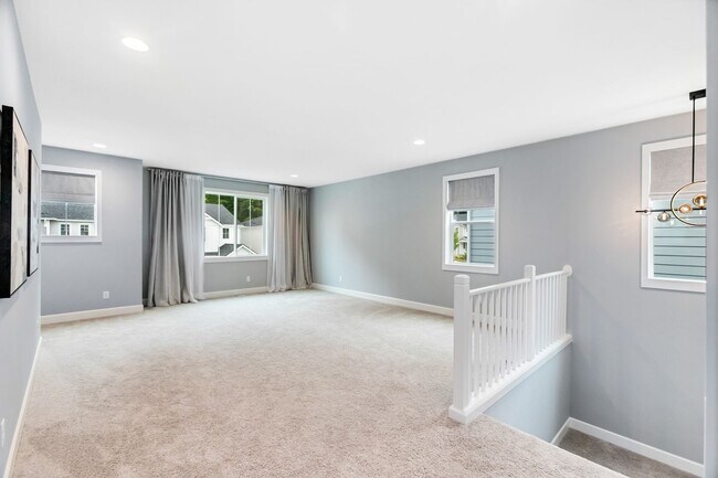Building Photo - Spacious Two-Story in Port Orchard
