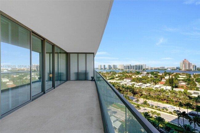 Building Photo - 18975 Collins Ave