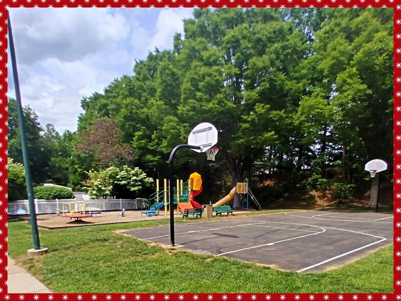 Building Photo - 600 Reusens Rd