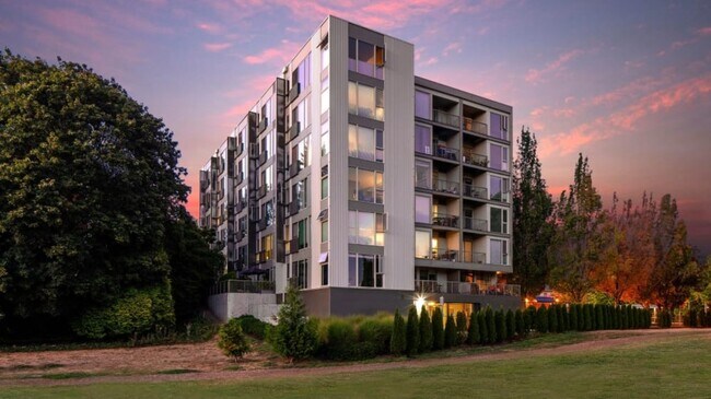 Building Photo - 3705 N Overlook Blvd