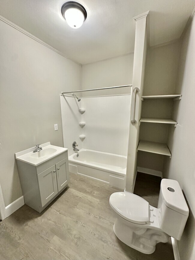 Building Photo - 719 Washington Ave SW